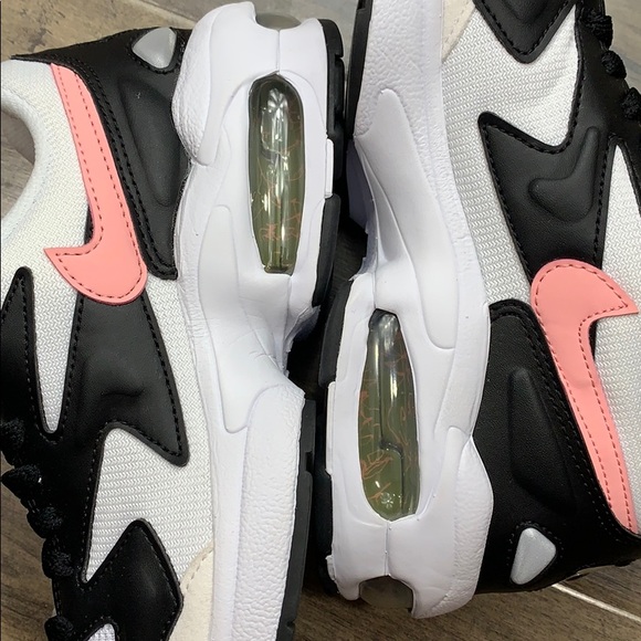 • NIKE AIR MAX2 LIGHT white/bleached coral-black W - Picture 10 of 16